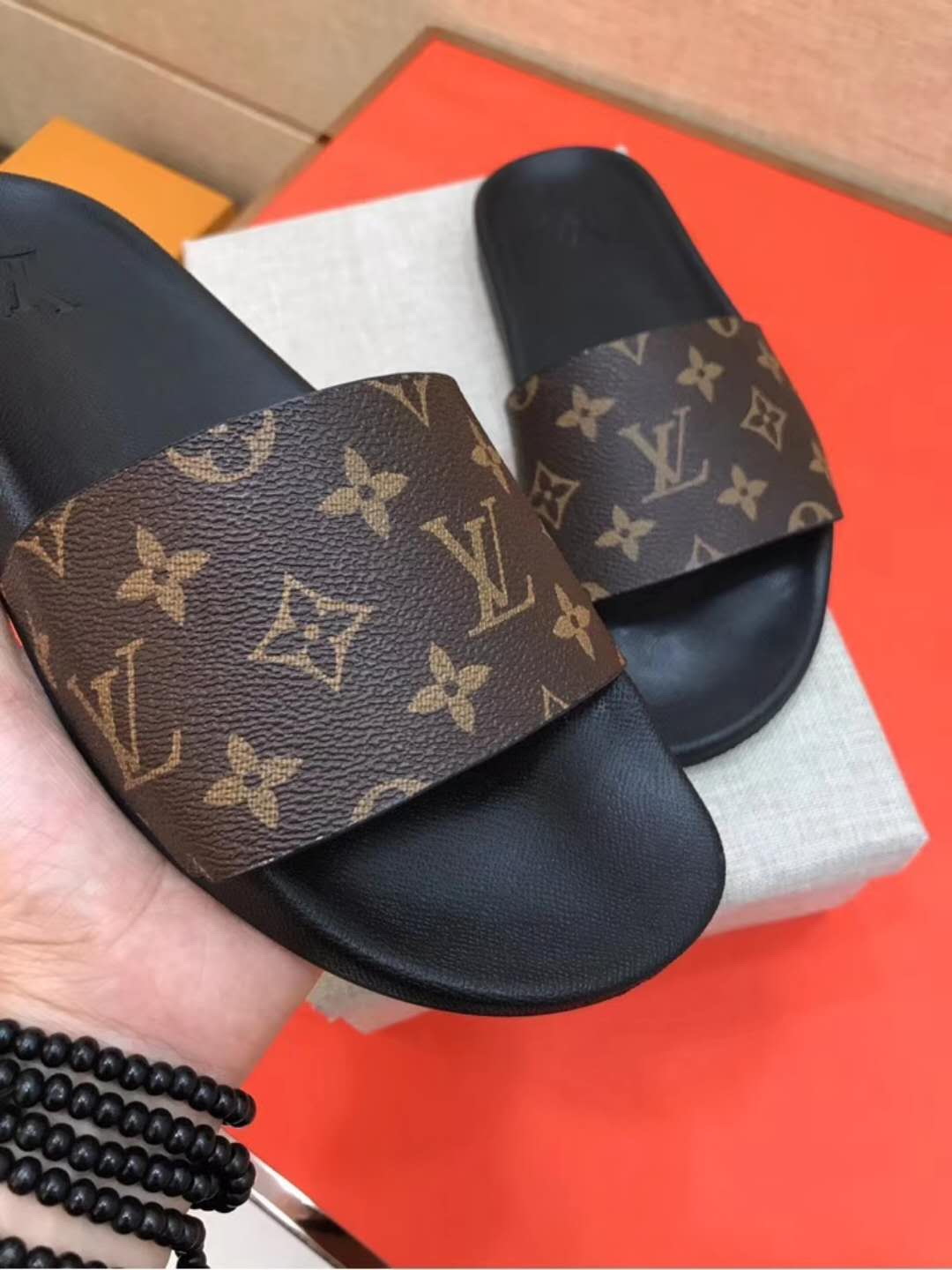 LV men slippers AAA(38-45)-218