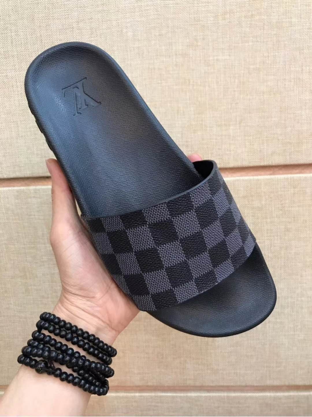 LV men slippers AAA(38-45)-219