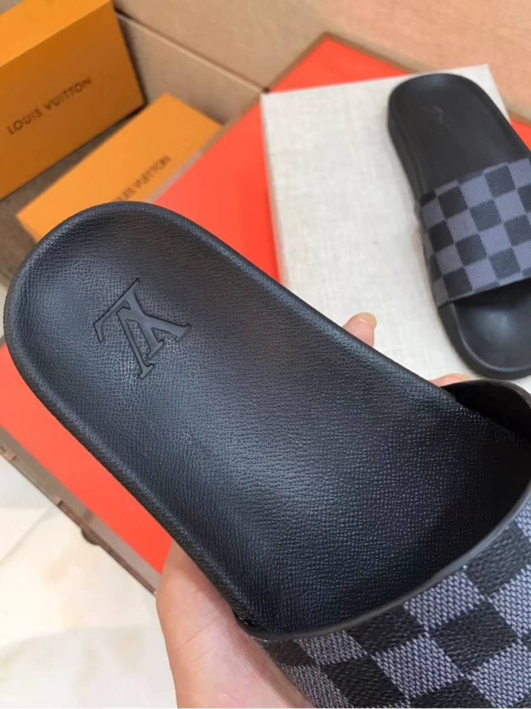 LV men slippers AAA(38-45)-219