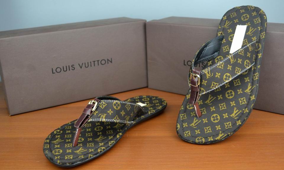 LV women slippers AAA-001(35-42)