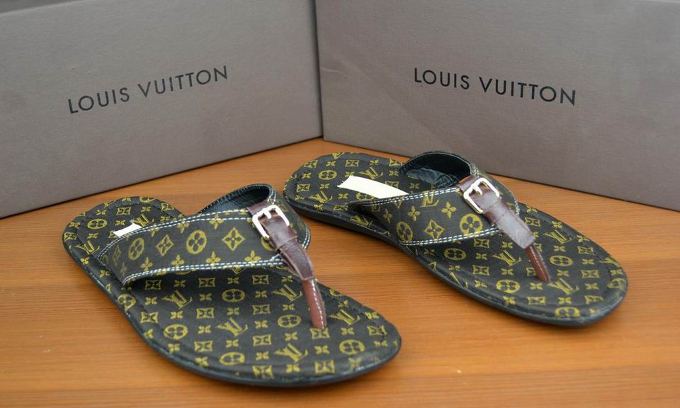 LV women slippers AAA-001(35-42)