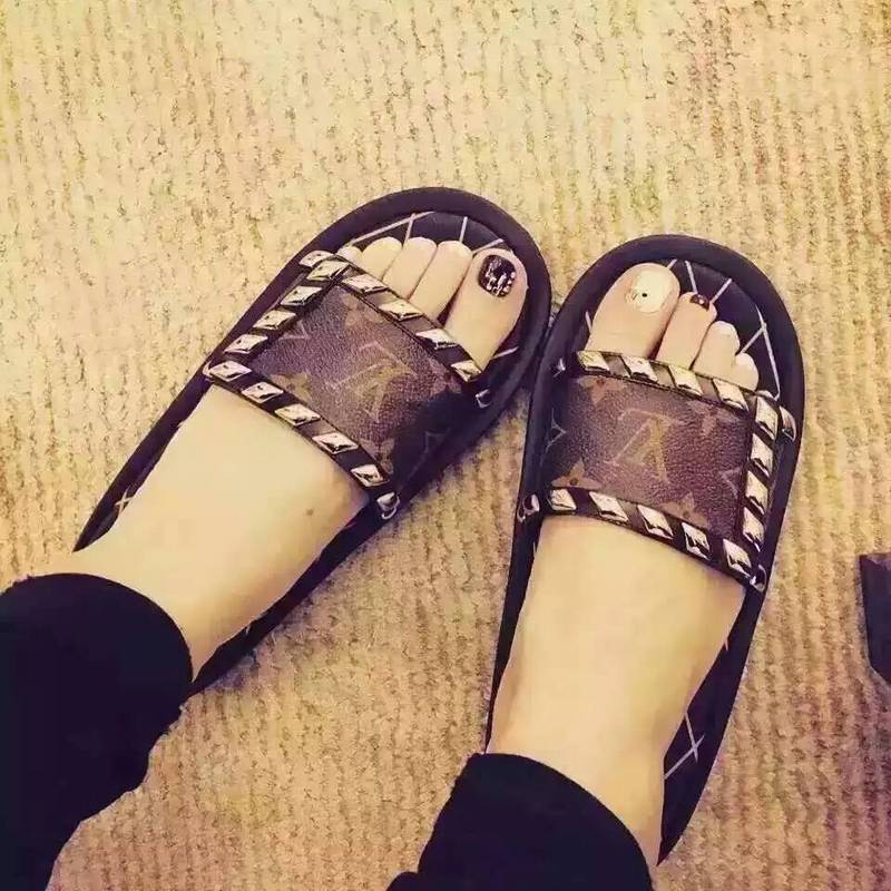 LV women slippers AAA-008