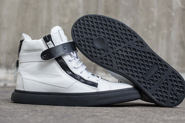 Giuseppe Zanotti High Top Single Hardware Sneaker in WhiteMatte Black(with receipt)