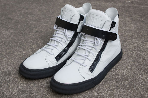 Giuseppe Zanotti High Top Single Hardware Sneaker in WhiteMatte Black(with receipt)