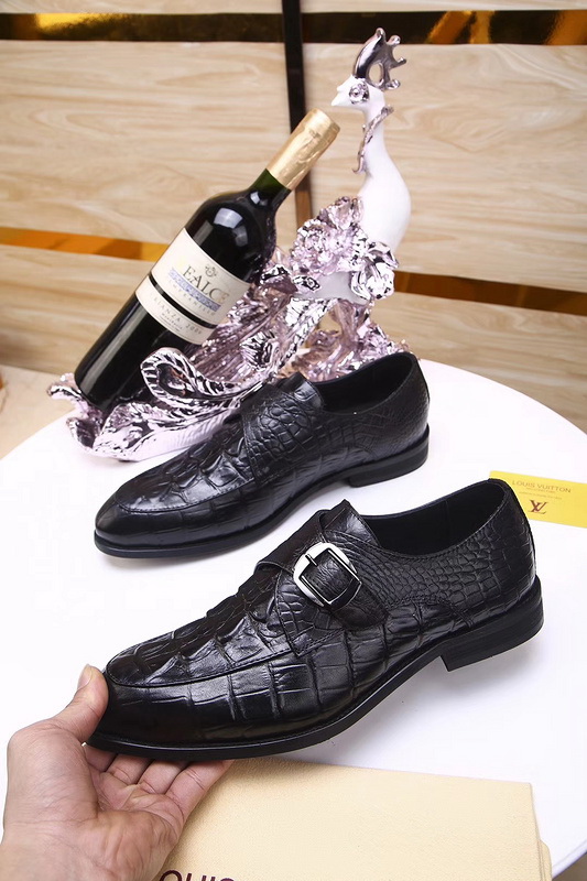 LV Men shoes 1:1 quality-1117