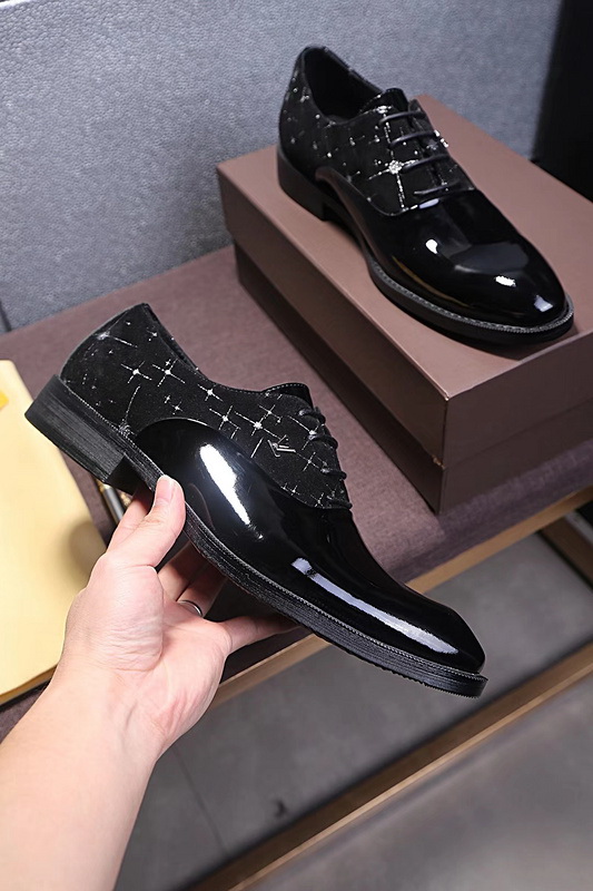 LV Men shoes 1:1 quality-1369