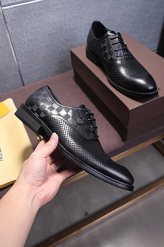 LV Men shoes 1:1 quality-1373