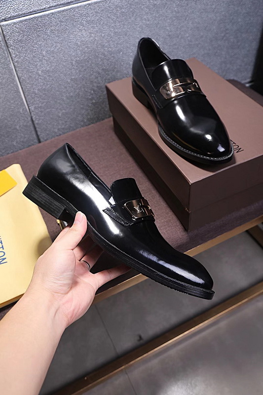 LV Men shoes 1:1 quality-1375