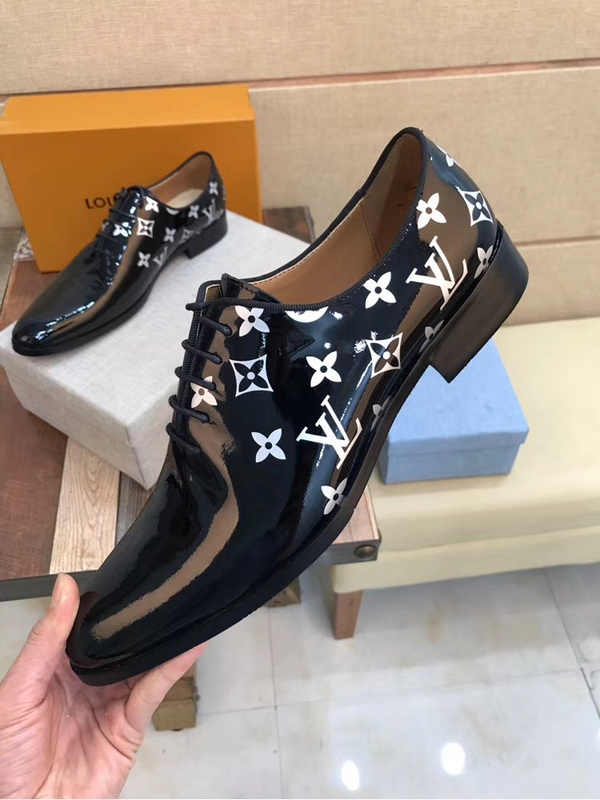 LV Men shoes 1:1 quality-1586