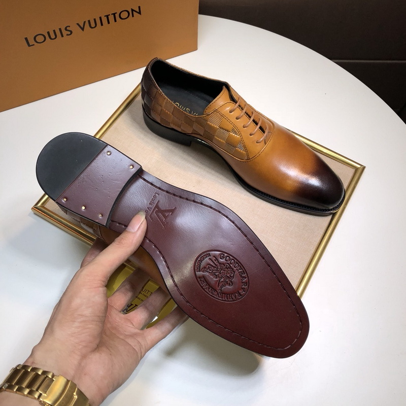 LV Men shoes 1;1 quality-1914