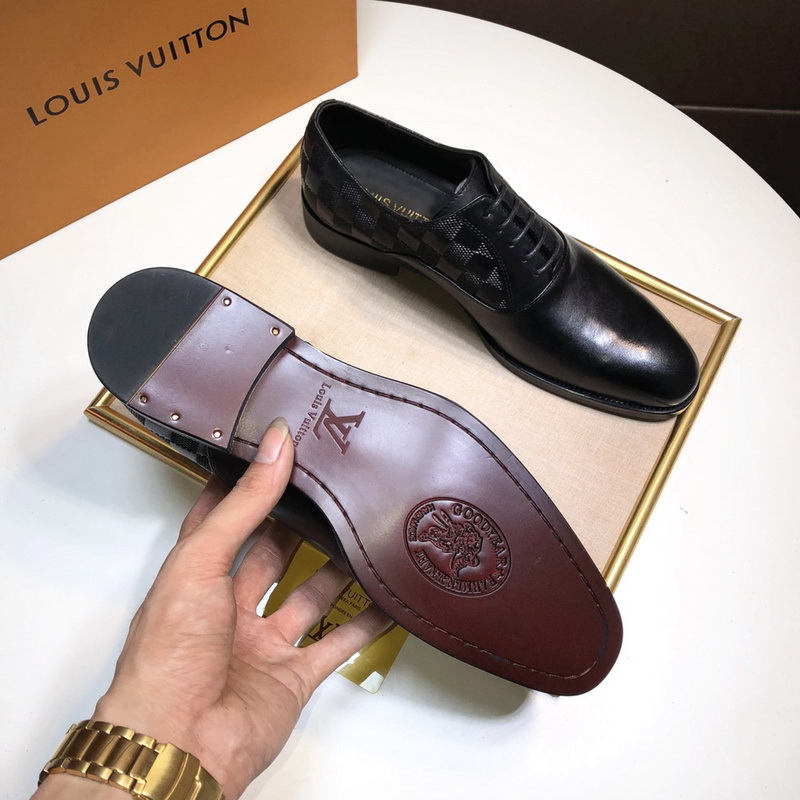 LV Men shoes 1;1 quality-1915