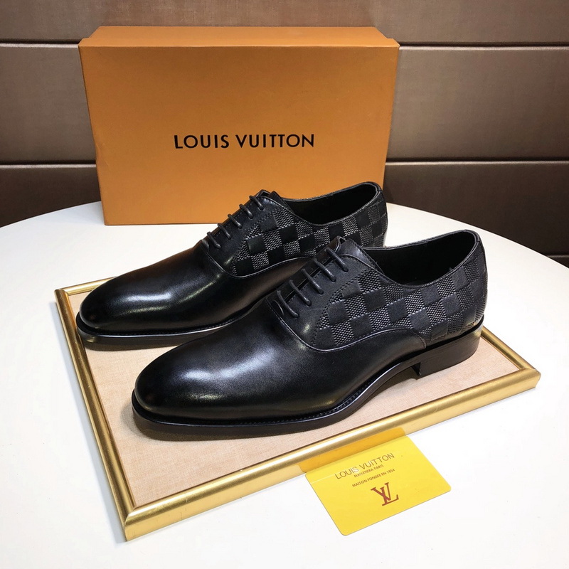 LV Men shoes 1;1 quality-1915