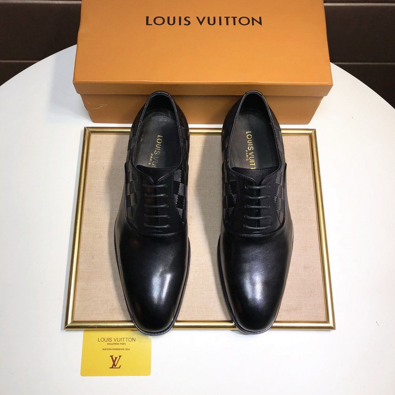 LV Men shoes 1;1 quality-1915