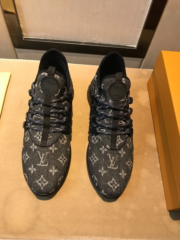 LV Men shoes 1;1 quality-1928