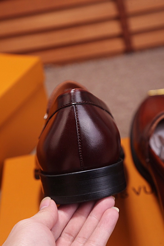 LV Men shoes 1;1 quality-1967