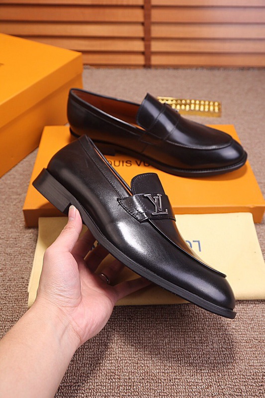 LV Men shoes 1;1 quality-1968