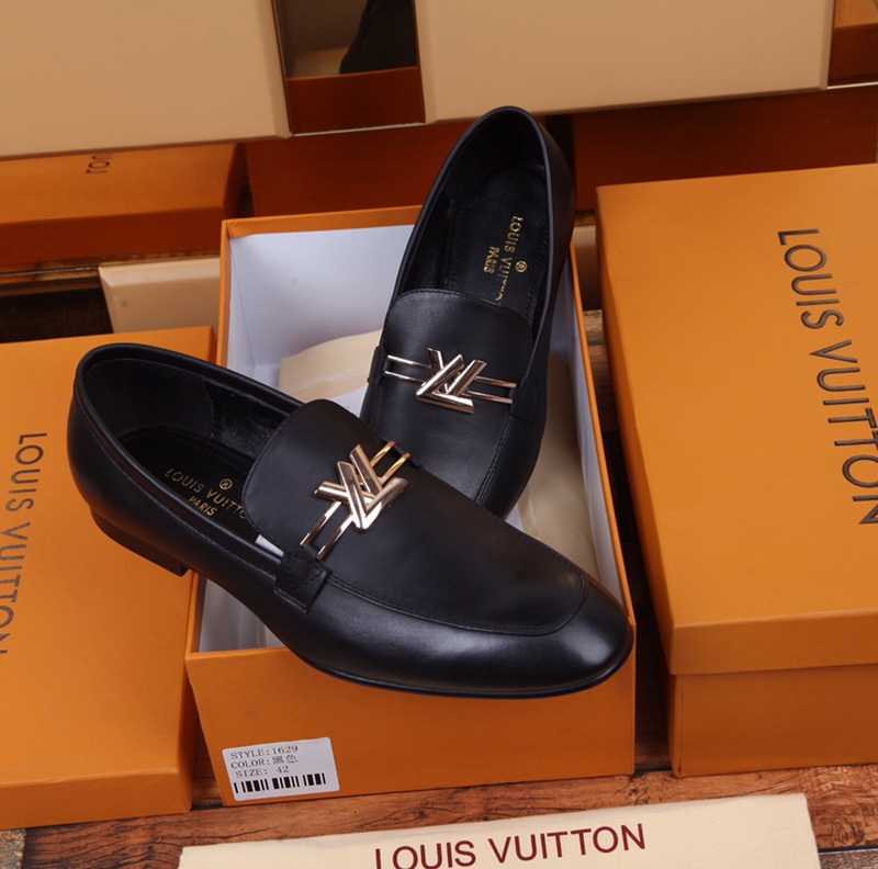 LV Men shoes 1;1 quality-1975