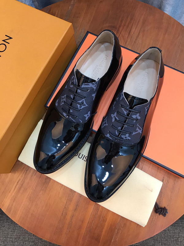 LV Men shoes 1;1 quality-1976