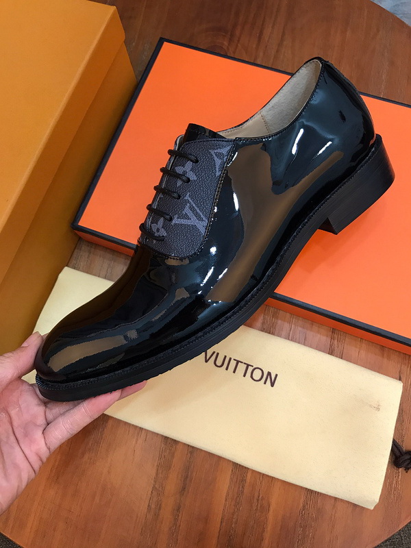 LV Men shoes 1;1 quality-1976