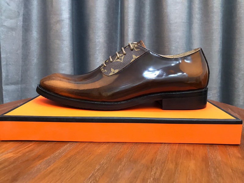 LV Men shoes 1;1 quality-1977