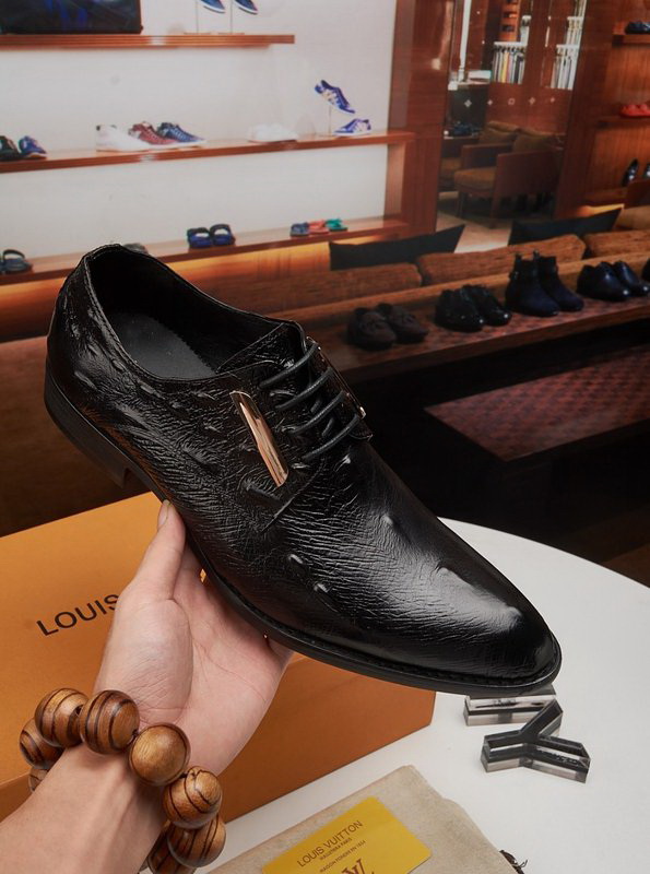 LV Men shoes 1;1 quality-1979