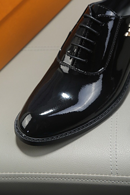 LV Men shoes 1;1 quality-1987