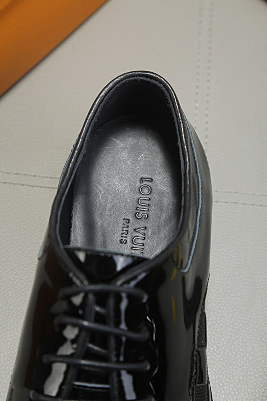 LV Men shoes 1;1 quality-1989