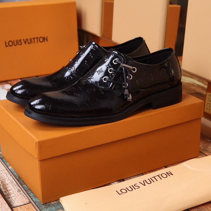 LV Men shoes 1;1 quality-1996