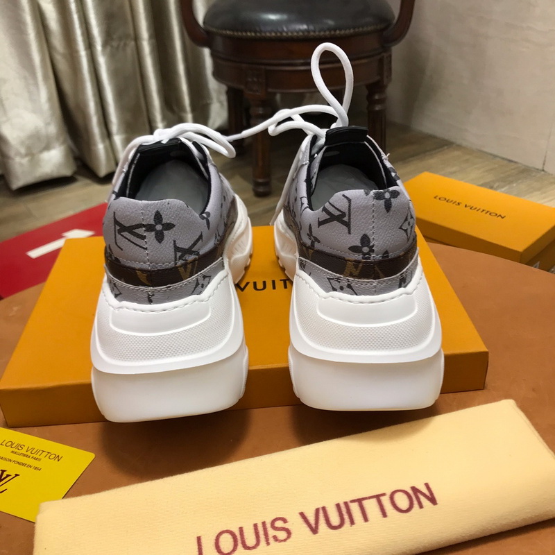 LV Men shoes 1;1 quality-2015