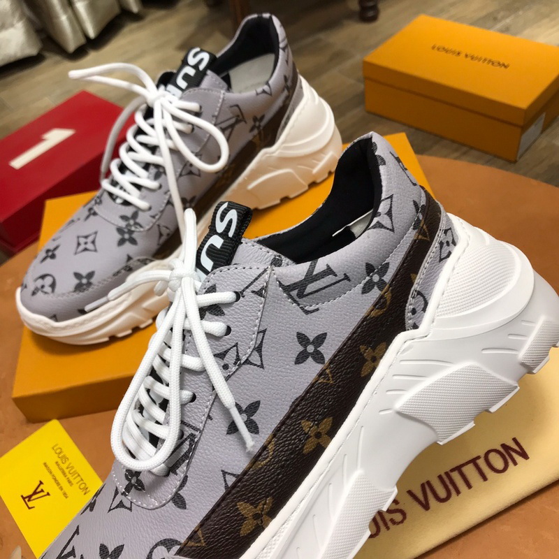 LV Men shoes 1;1 quality-2015