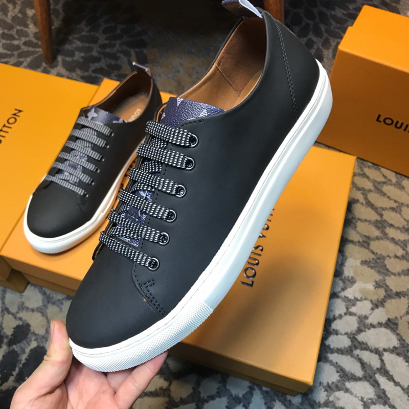 LV Men shoes 1;1 quality-2020