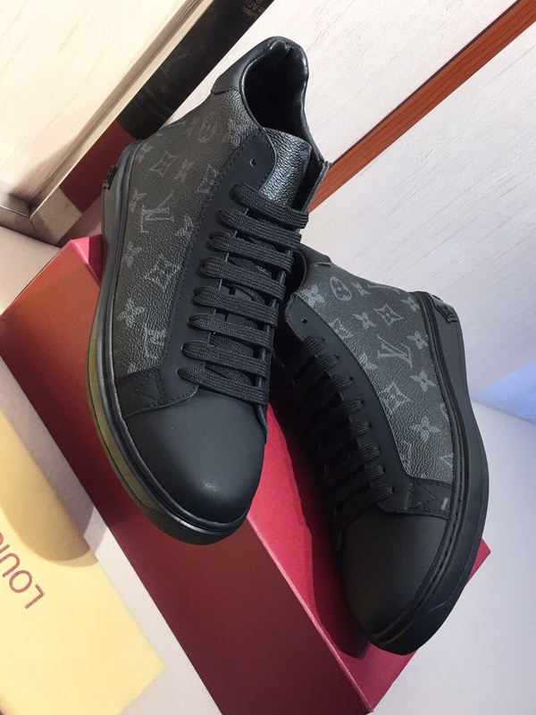 LV Men shoes 1;1 quality-2021