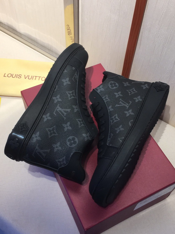 LV Men shoes 1;1 quality-2021