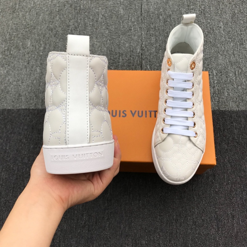 LV Men shoes 1;1 quality-2030