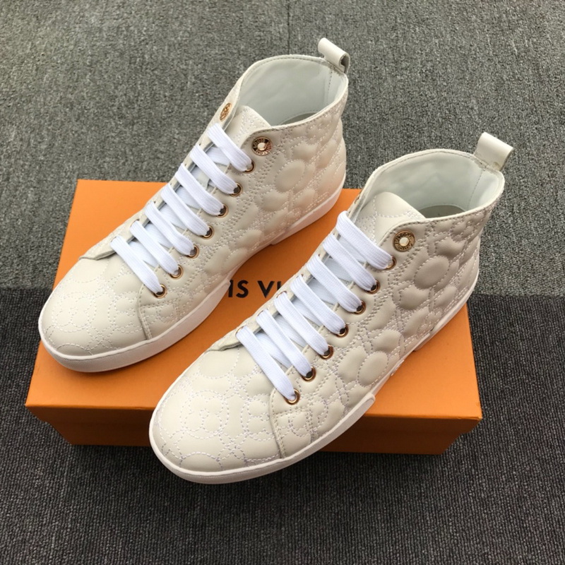 LV Men shoes 1;1 quality-2030