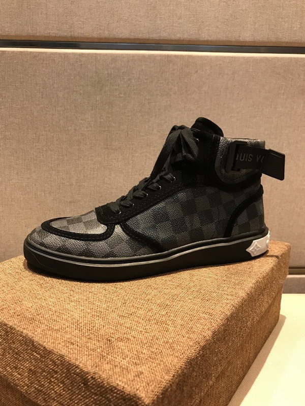 LV Men shoes 1;1 quality-2129