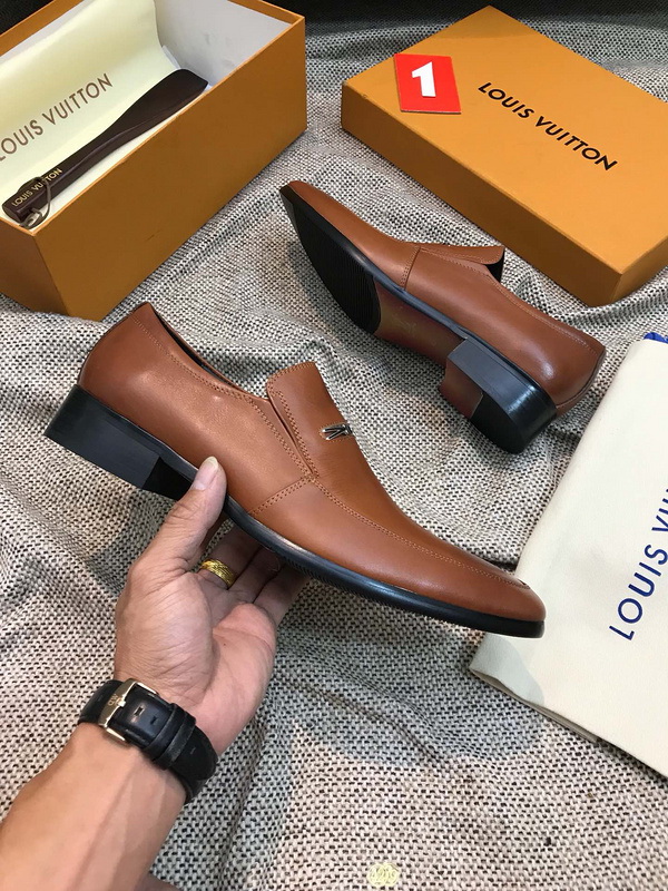 LV Men shoes 1;1 quality-2176