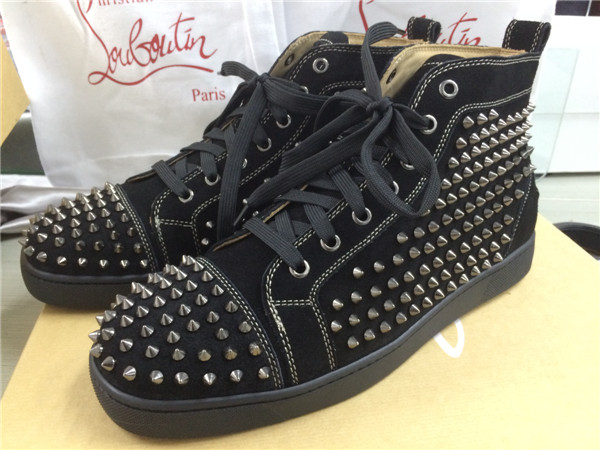 Super Max Perfect Christian Louboutin Black Suede Louis Spikes Men′s Flat Sneaker With Glossy Red So