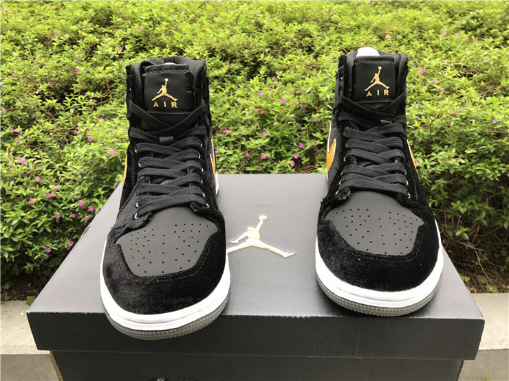 Super Max Perfect Jordan 1 Black velvet