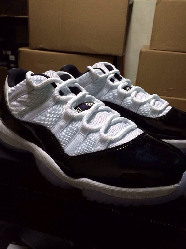 Super Max Perfect Air Jordan 11 Low “Concord”(with original carbon fiber)