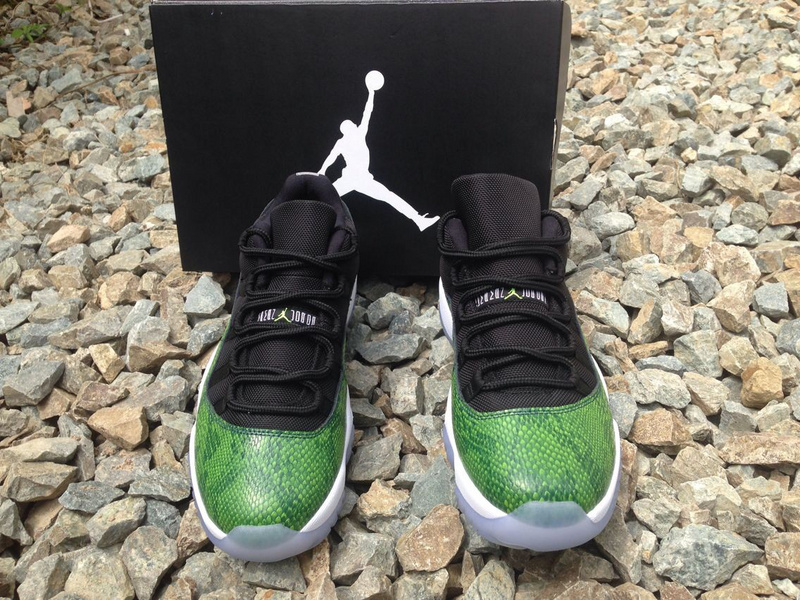 Super Max Perfect Air Jordan 11 Low “Nightshade”(with original carbon fiber)