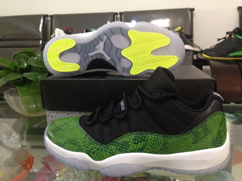 Super Max Perfect Air Jordan 11 Low “Nightshade”(with original carbon fiber)