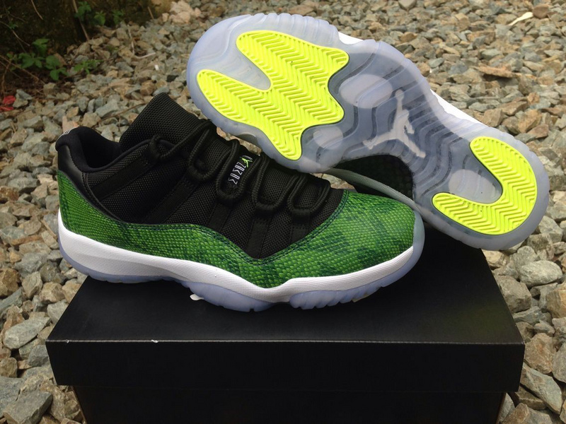 Super Max Perfect Air Jordan 11 Low “Nightshade”(with original carbon fiber)