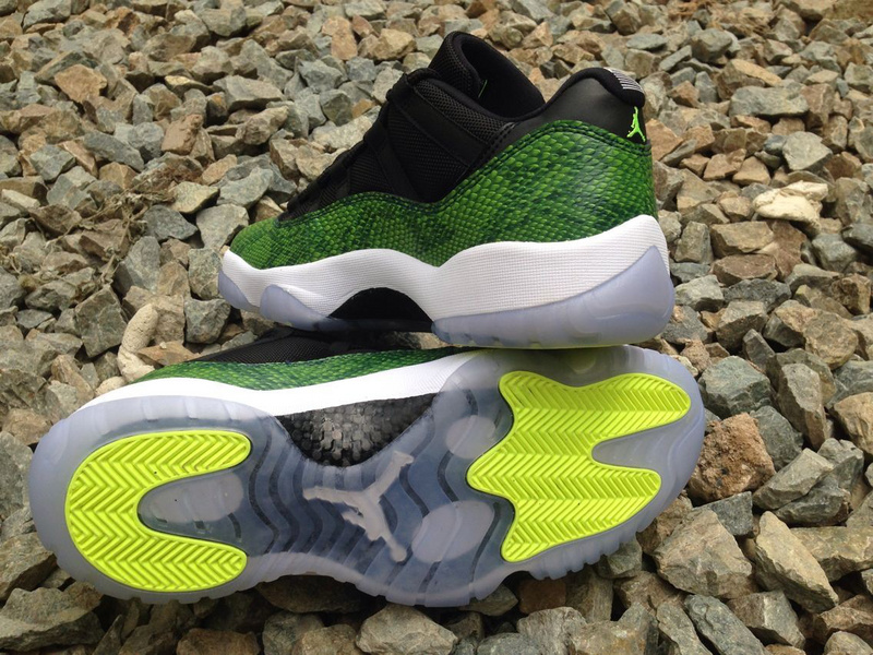 Super Max Perfect Air Jordan 11 Low “Nightshade”(with original carbon fiber)