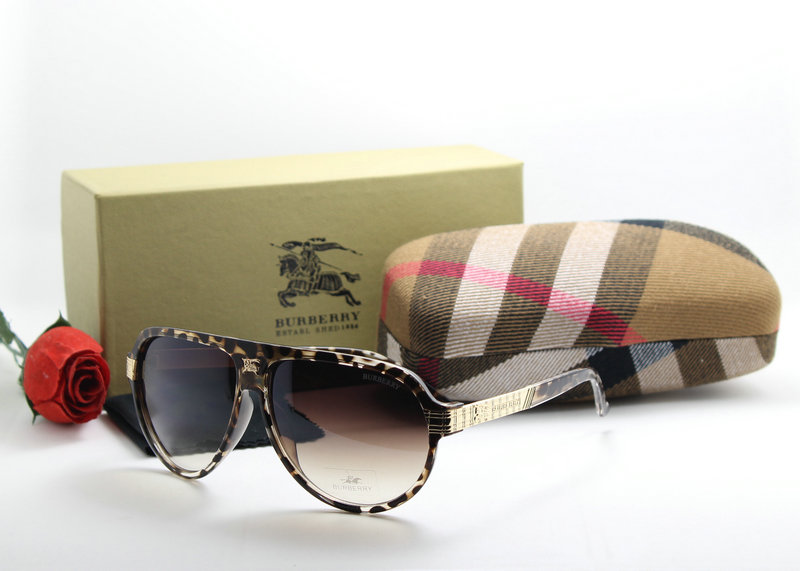 Burberry Sunglasses AAA-111