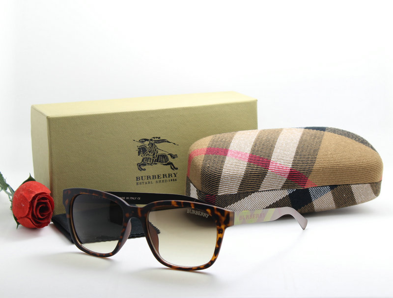 Burberry Sunglasses AAA-112