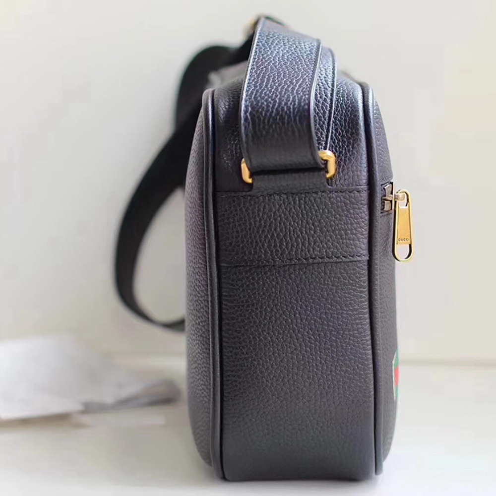 G Print Shoulder Bag with Vintage Logo in BLack Leather(33x22x9cm)