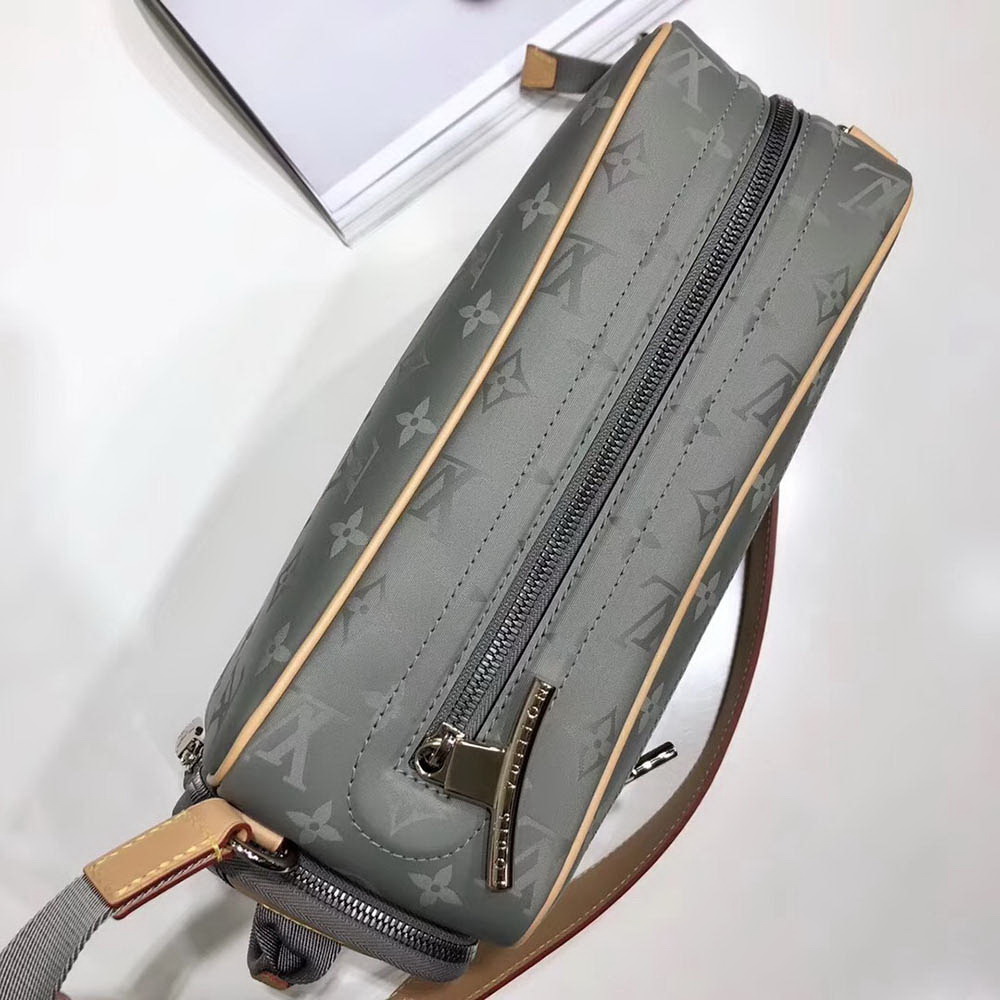 LV Camera Bag M43884