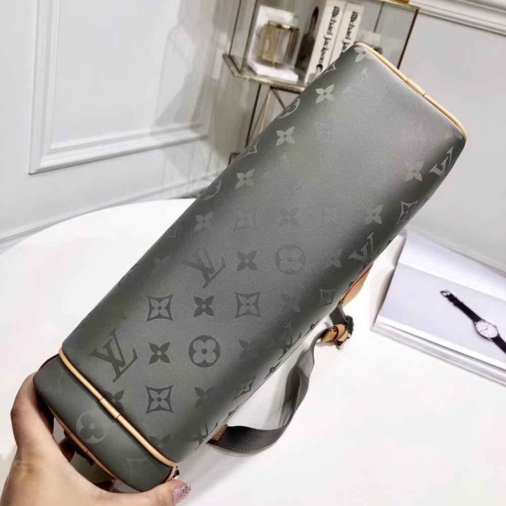 LV Camera Bag M43884