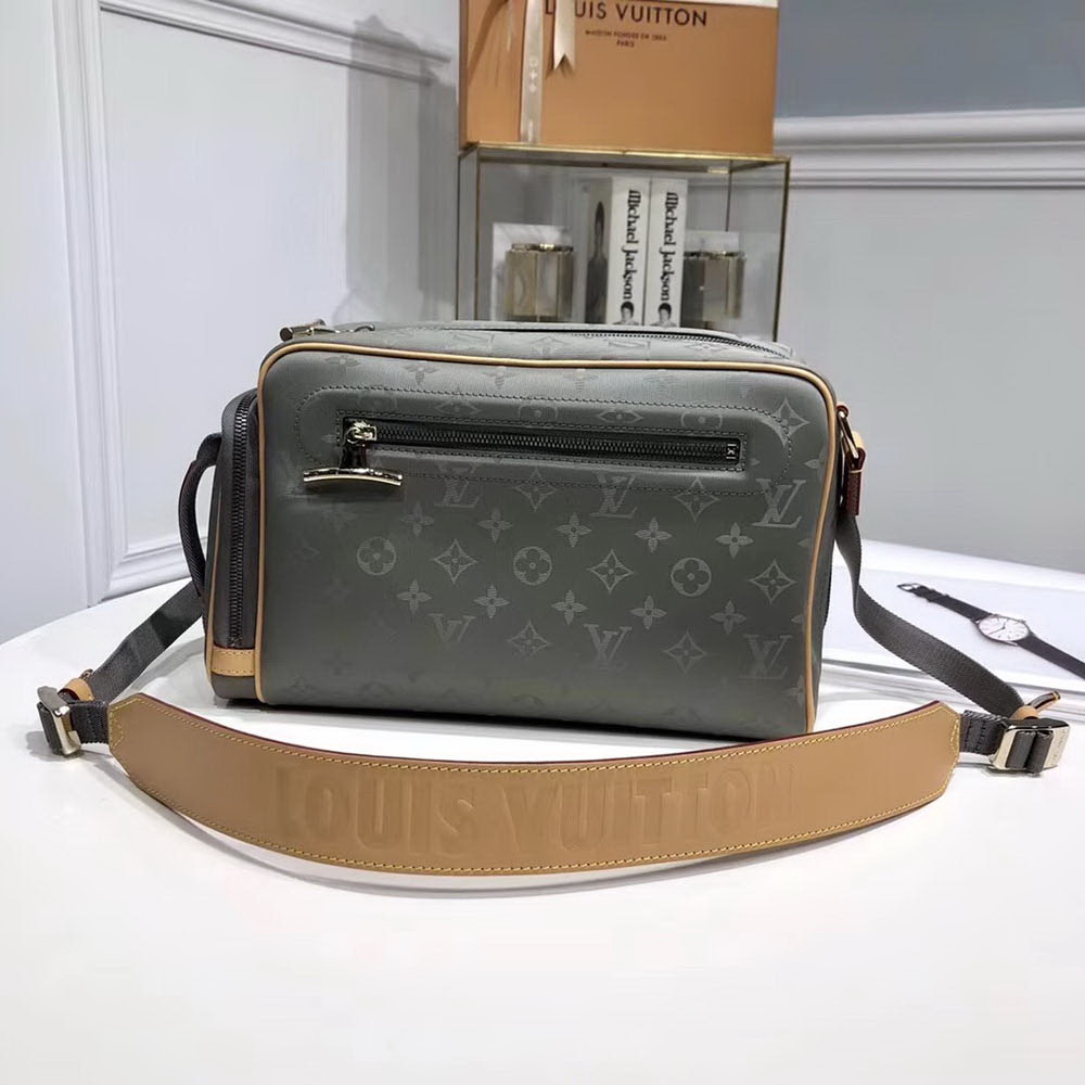 LV Camera Bag M43884